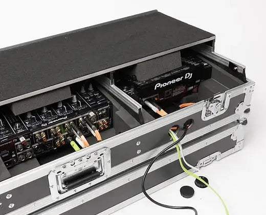Flightcase Multi-Format Workstation Player-Mixer-Set Print-4-DJs