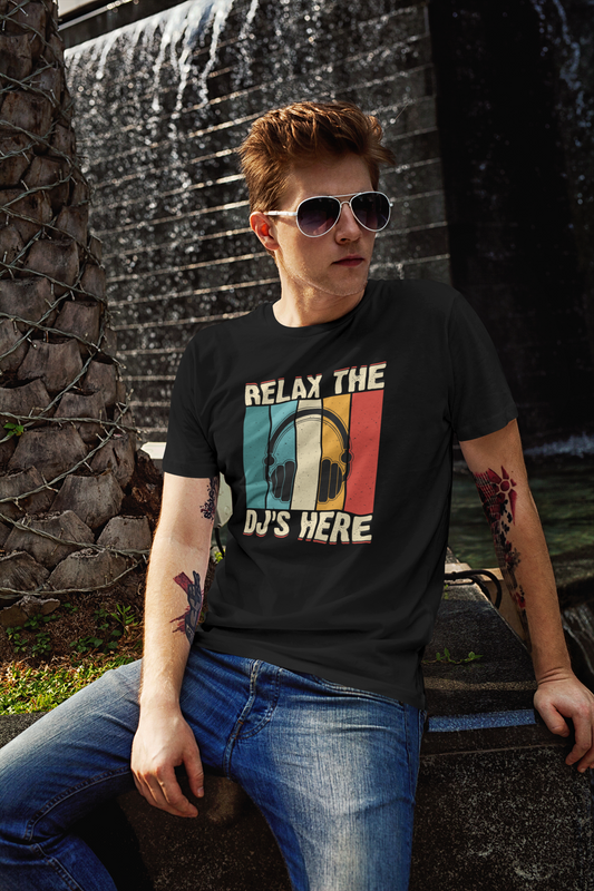 "Relax the DJ is here" - Motiv-Shirt  - T-Shirt Kurzarm Premium 190g bis 5XL Print-4-DJs